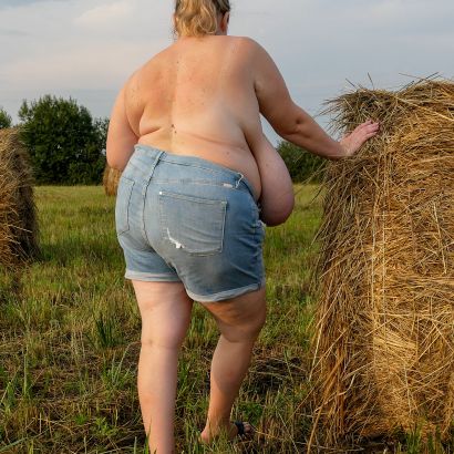 Your sexy farmgirl - Lily Dream Boobs video on CurveFanz